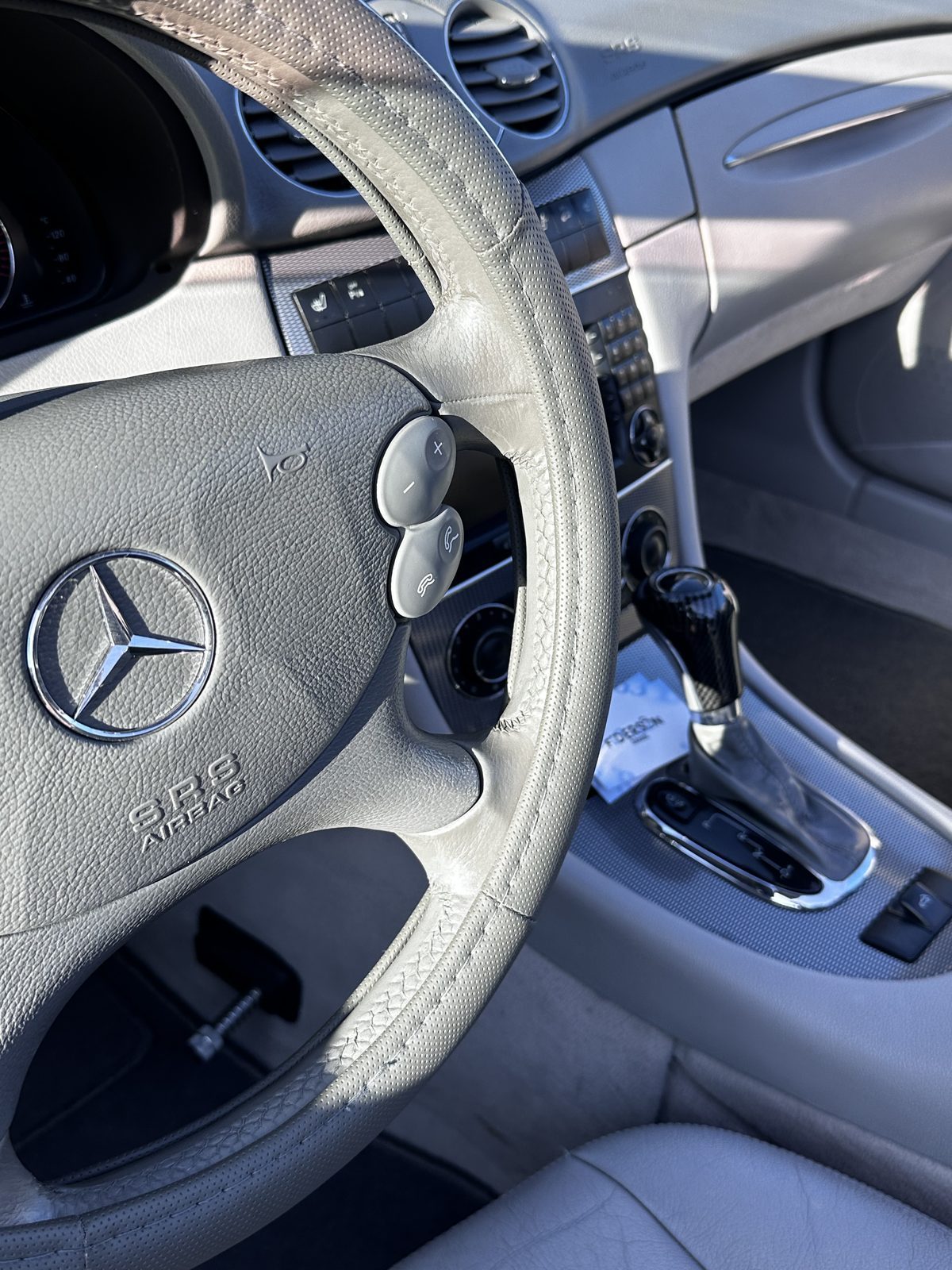 Mercedes — wnętrze po myciu detailingowym