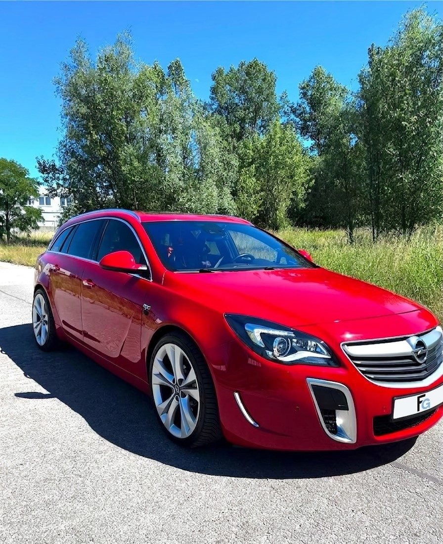 Opel Insignia OPC — czerwona karoseria po korekcie lakieru i woskowaniu
