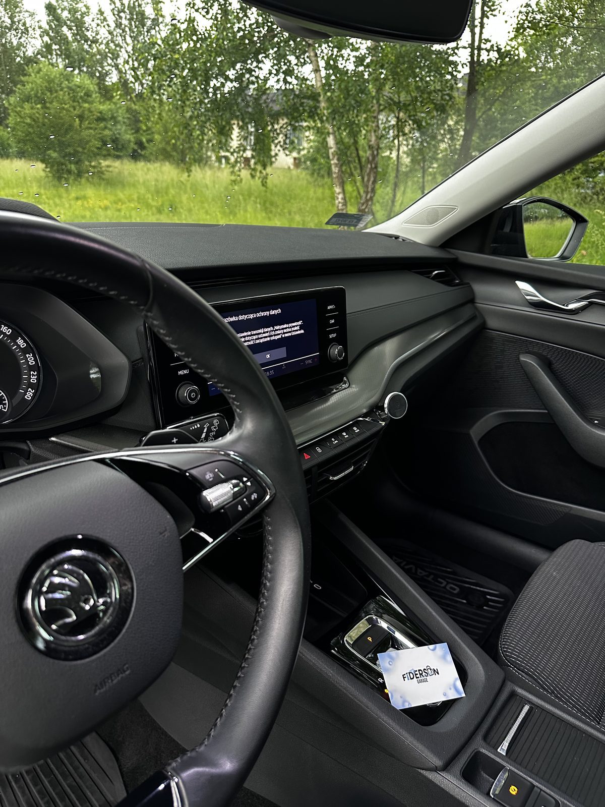Skoda Octavia IV — wnętrze po myciu detailingowym